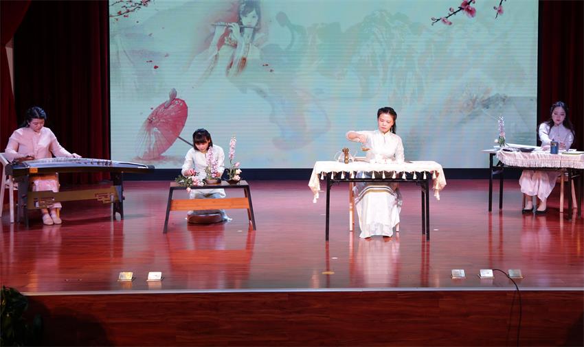 开云线上平台,开云（中国）2019年度工作动员大会---传统文化展示《茶花墨韵》