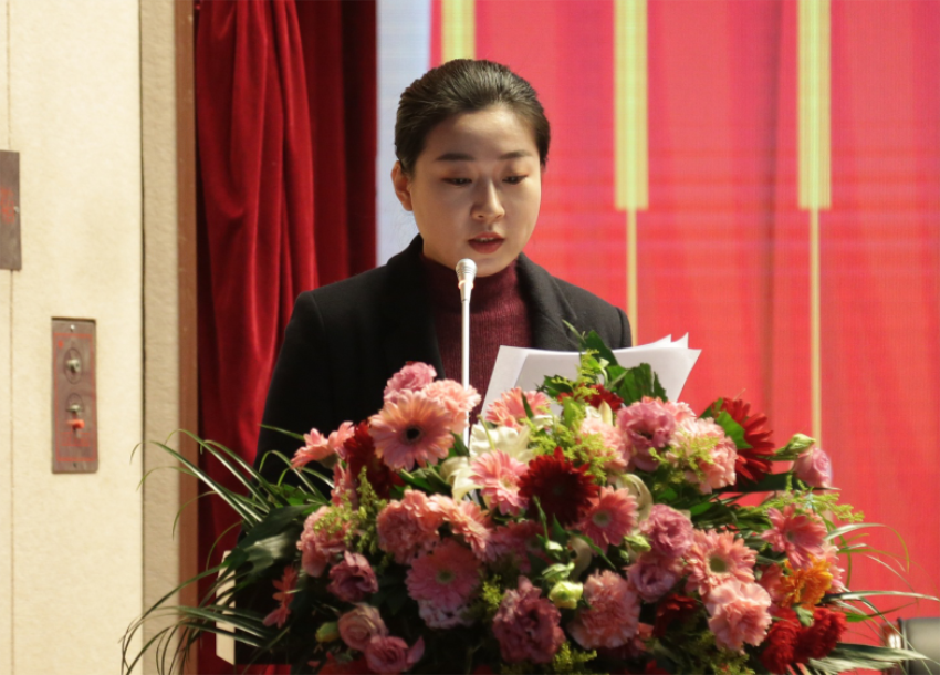 开云线上平台,开云（中国）第一届党委班子选举大会---于丽娜同志宣读大会关于通过党委和纪委报告的决议